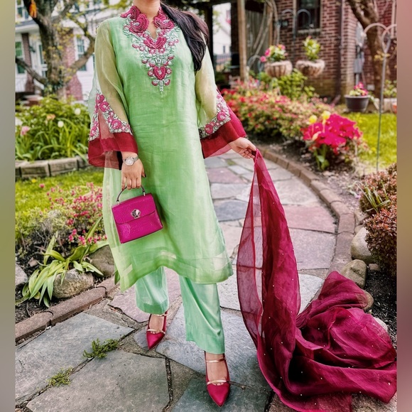 Embellished Muslin 3 Piece Kameez - Picture 1 of 3